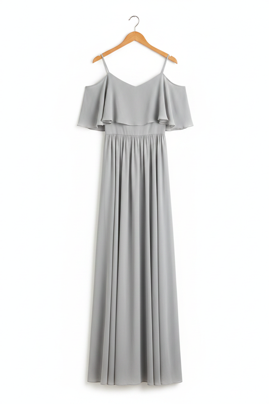 Vestido maxi en percha fondo blanco