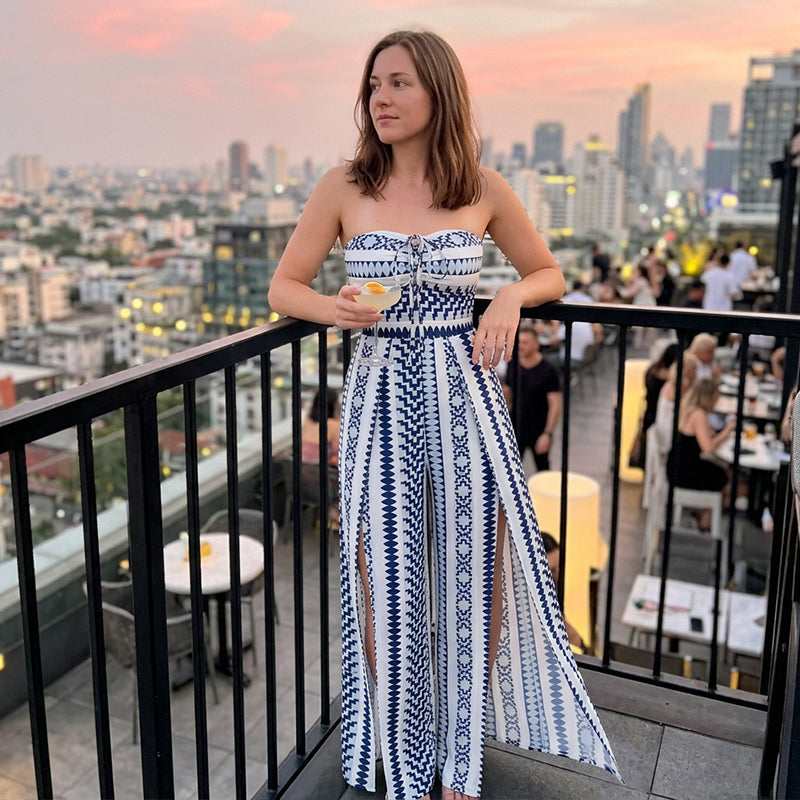 Grecia - Jumpsuit Geométrico con Escote Halter y Abertura Lateral