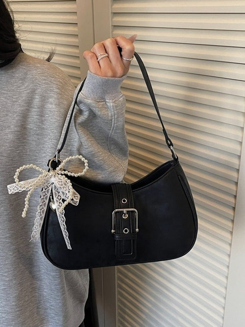 Bolso con adorno de hebilla