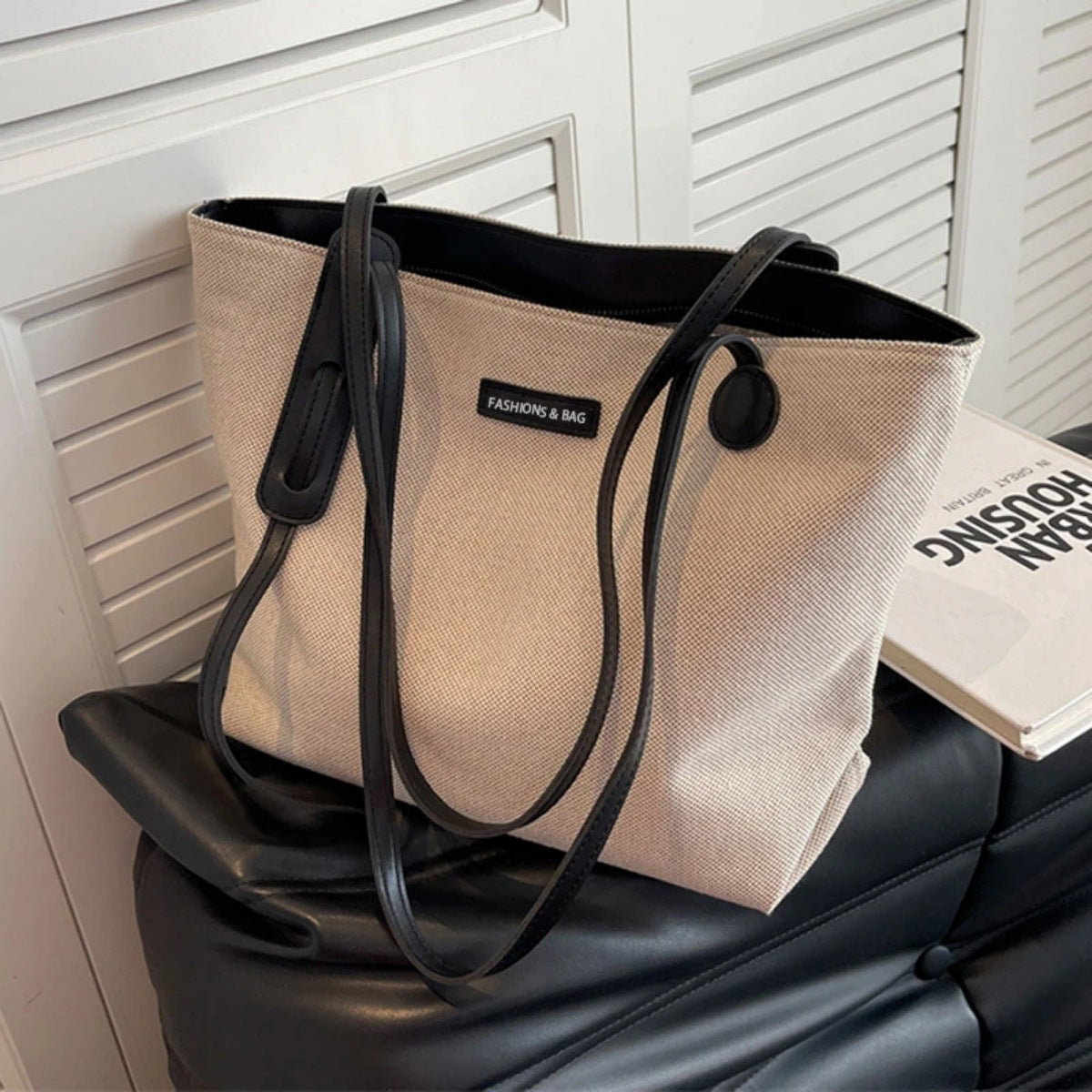 Bolso de hombro de lona con detalles de piel