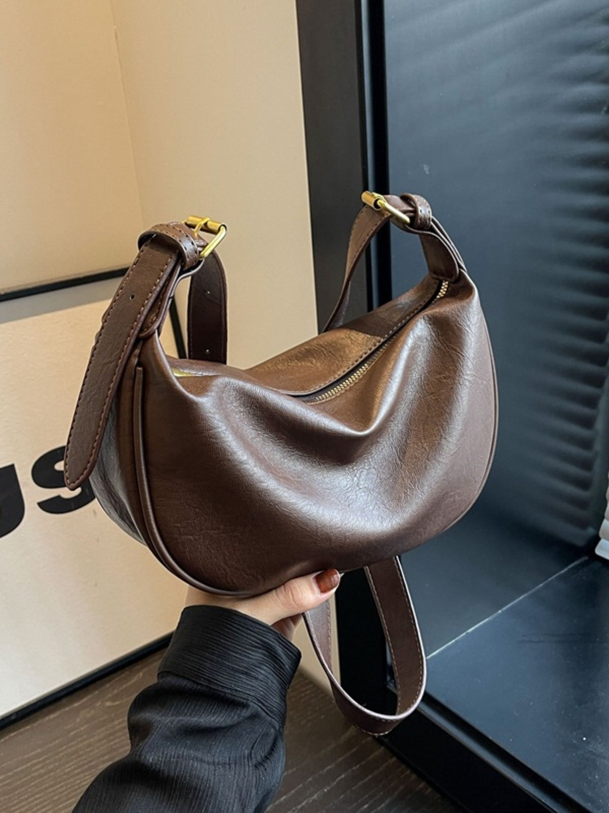 Bolso con forma de media luna de estilo vintage
