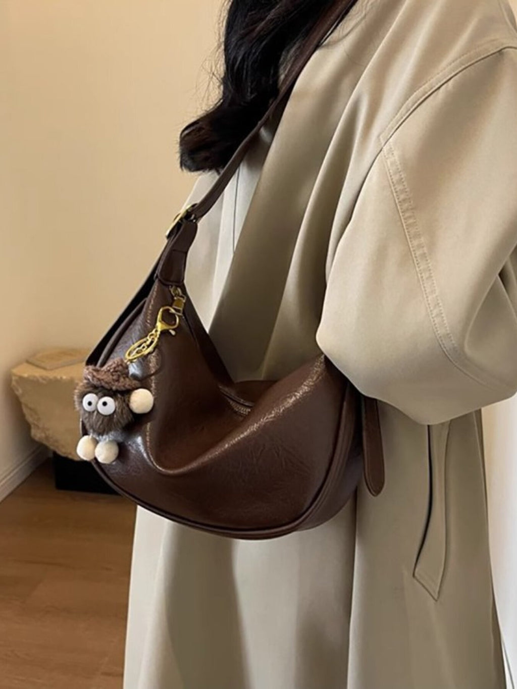 Bolso con forma de media luna de estilo vintage
