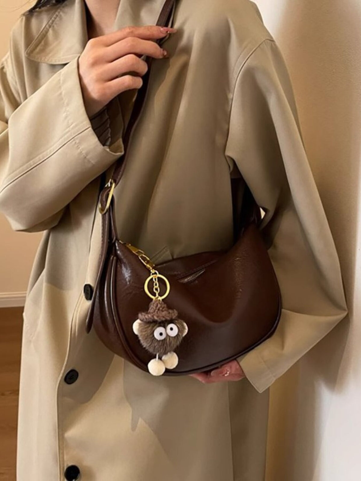 Bolso con forma de media luna de estilo vintage