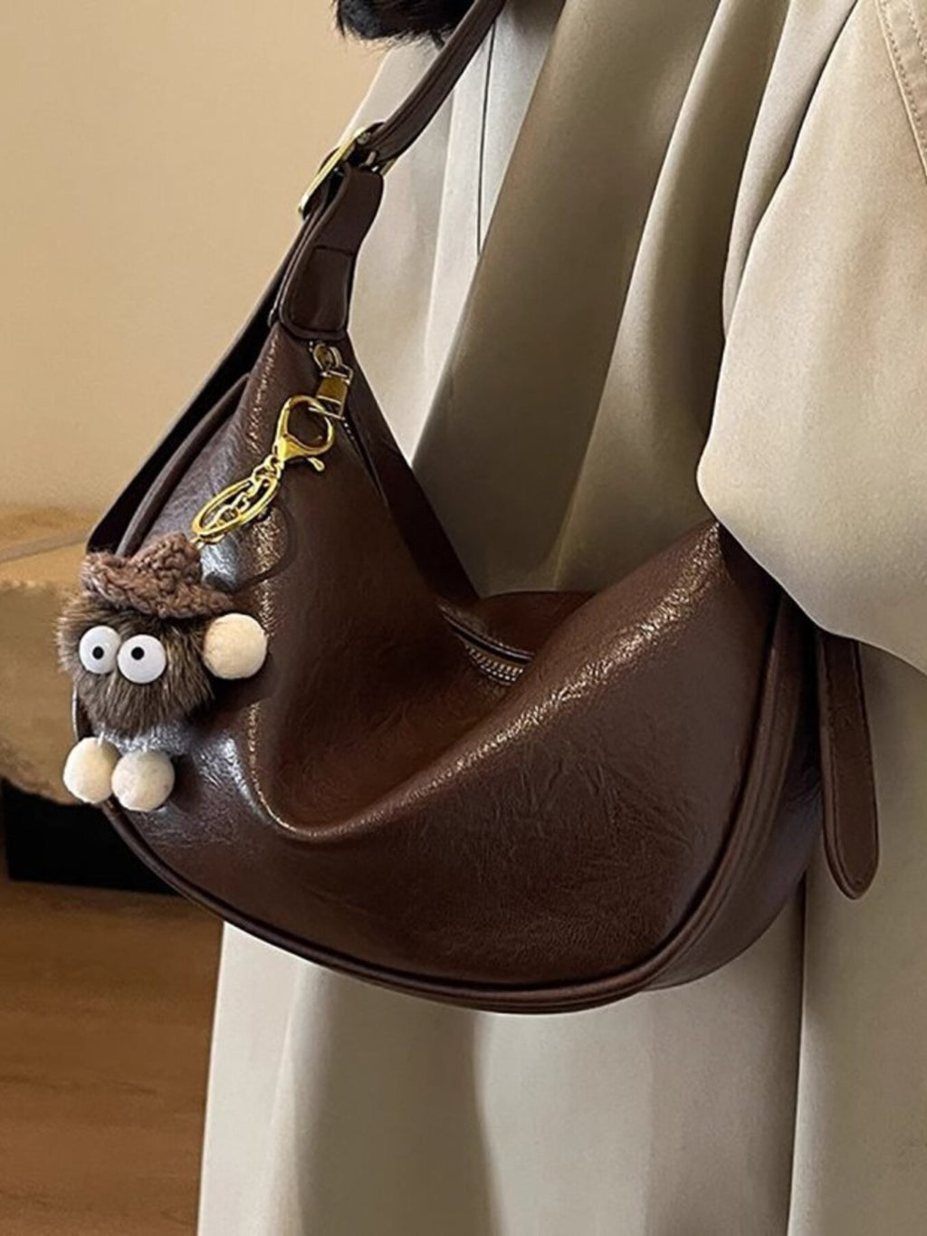 Bolso con forma de media luna de estilo vintage