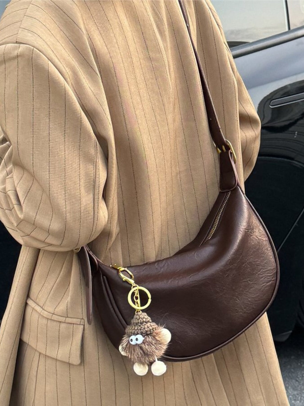Bolso con forma de media luna de estilo vintage