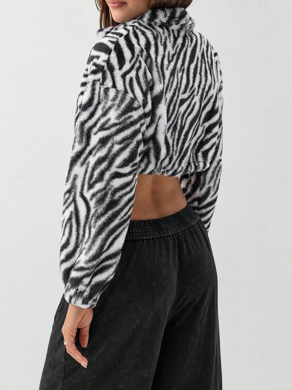 Chaqueta cropped con estampado de cebra