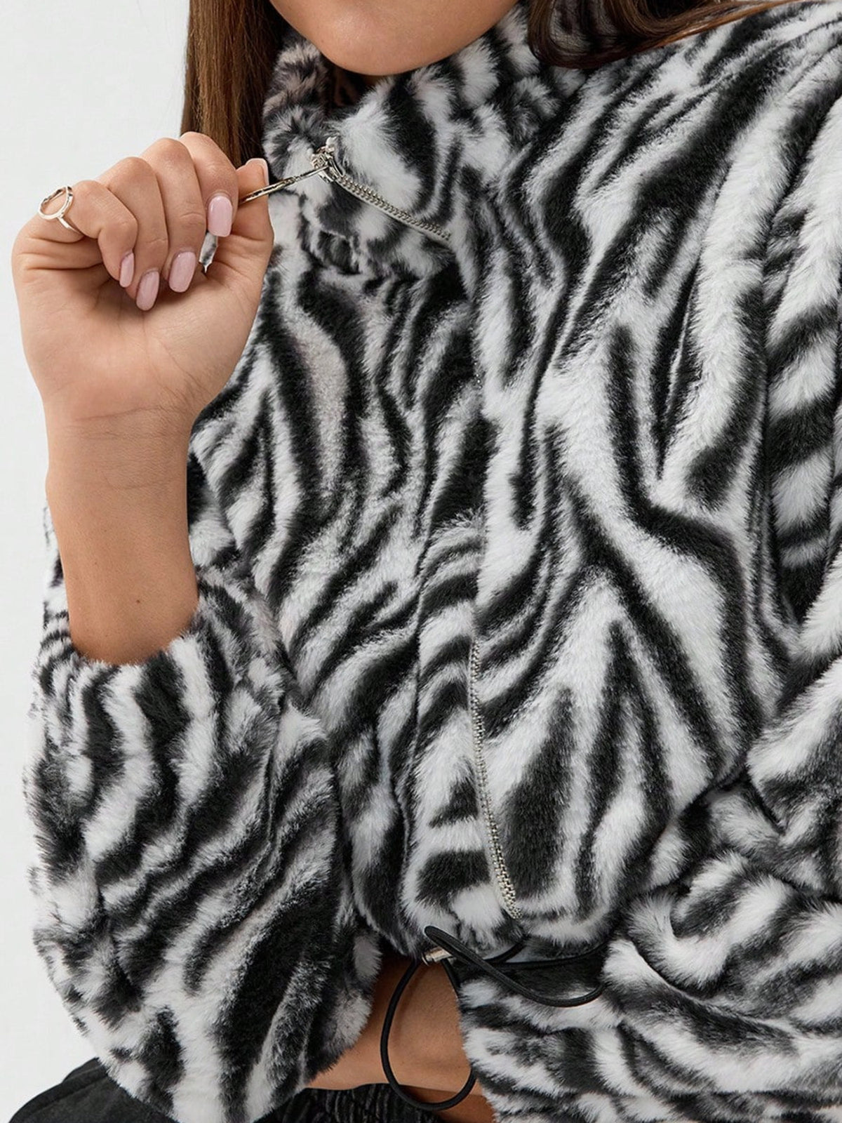 Chaqueta cropped con estampado de cebra