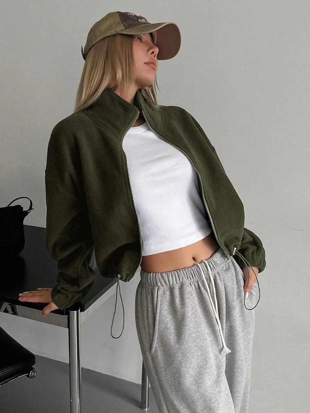 Rebe - Chaqueta Cropped de Manga Larga con Cremallera