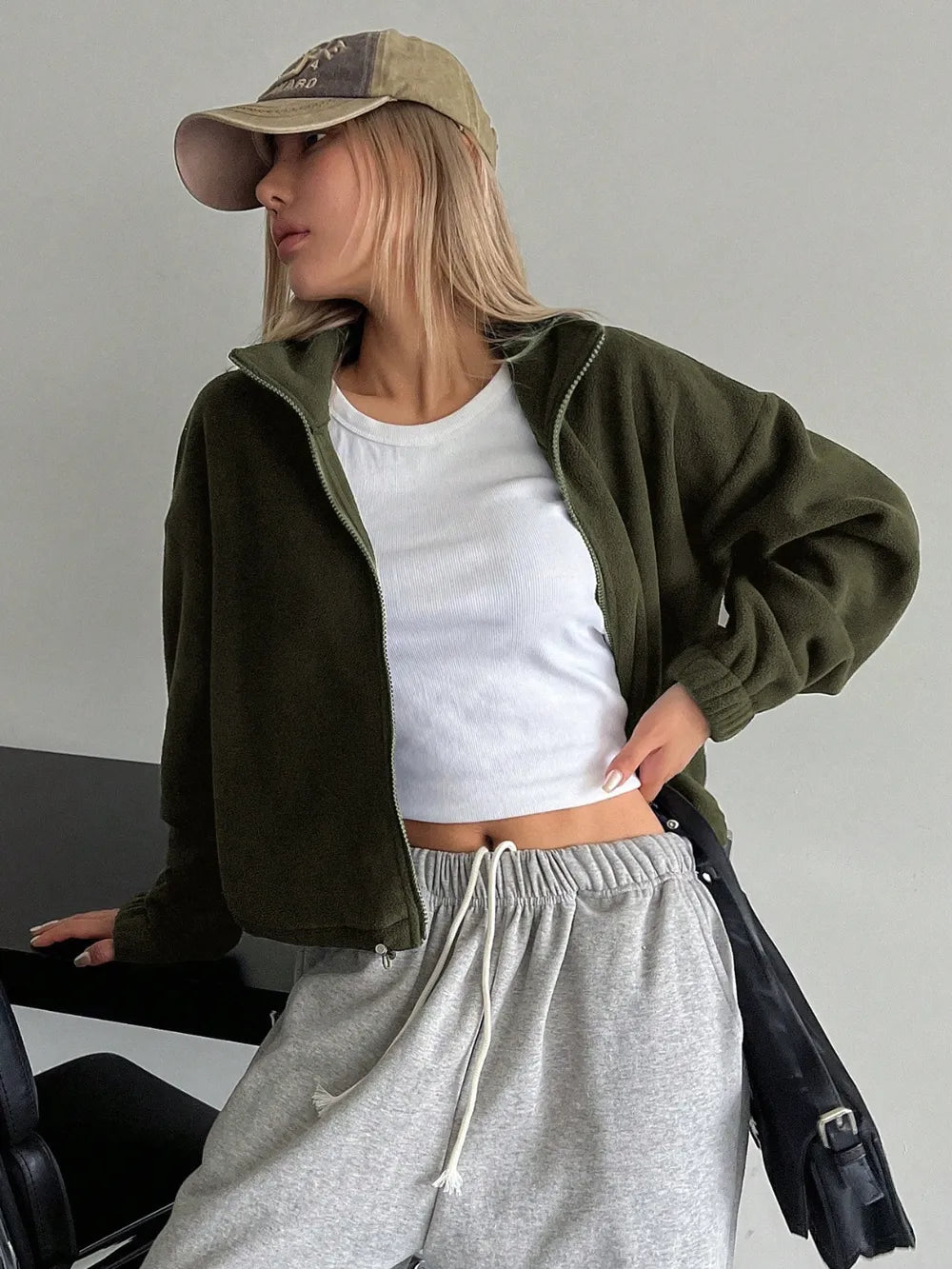 Rebe - Chaqueta Cropped de Manga Larga con Cremallera