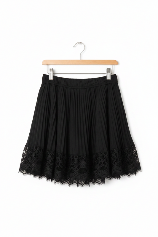 Minifalda  – pliegues elegantes, encaje delicado, perfecta para el verano 🌸💨