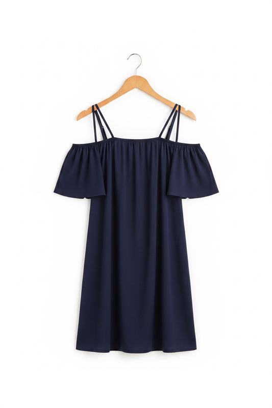 Minivestido azul marino en percha fondo blanco