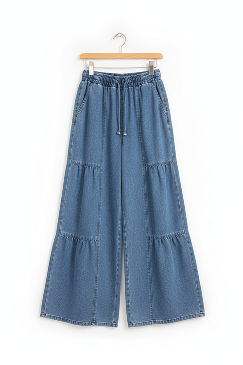 Pantalón ancho denim en percha fondo blanco